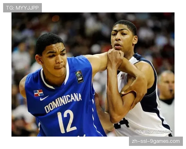 戴维斯手指脱臼，赛后X光检查结果为阴性