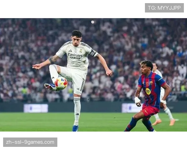 皇马补时连入两球3-2绝杀巴萨，积分追平榜首